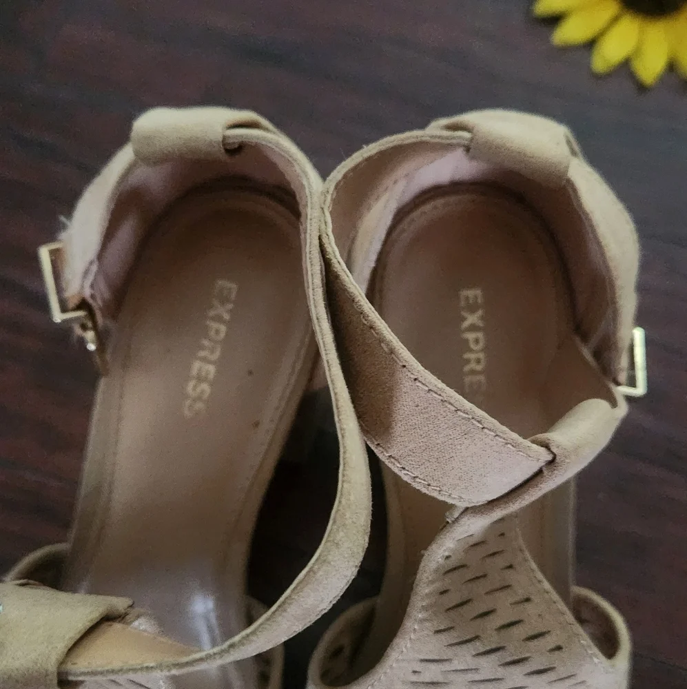 Express Beige Women's Sandals Express High Heels Womens 9 Open Toe Ankle Buckle